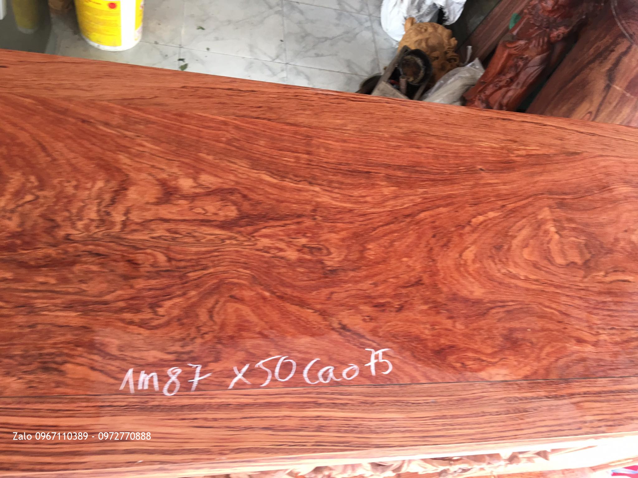 TỦ CHÈ CẨM LAI VÂN VÍP ĐẶC SẮC:.