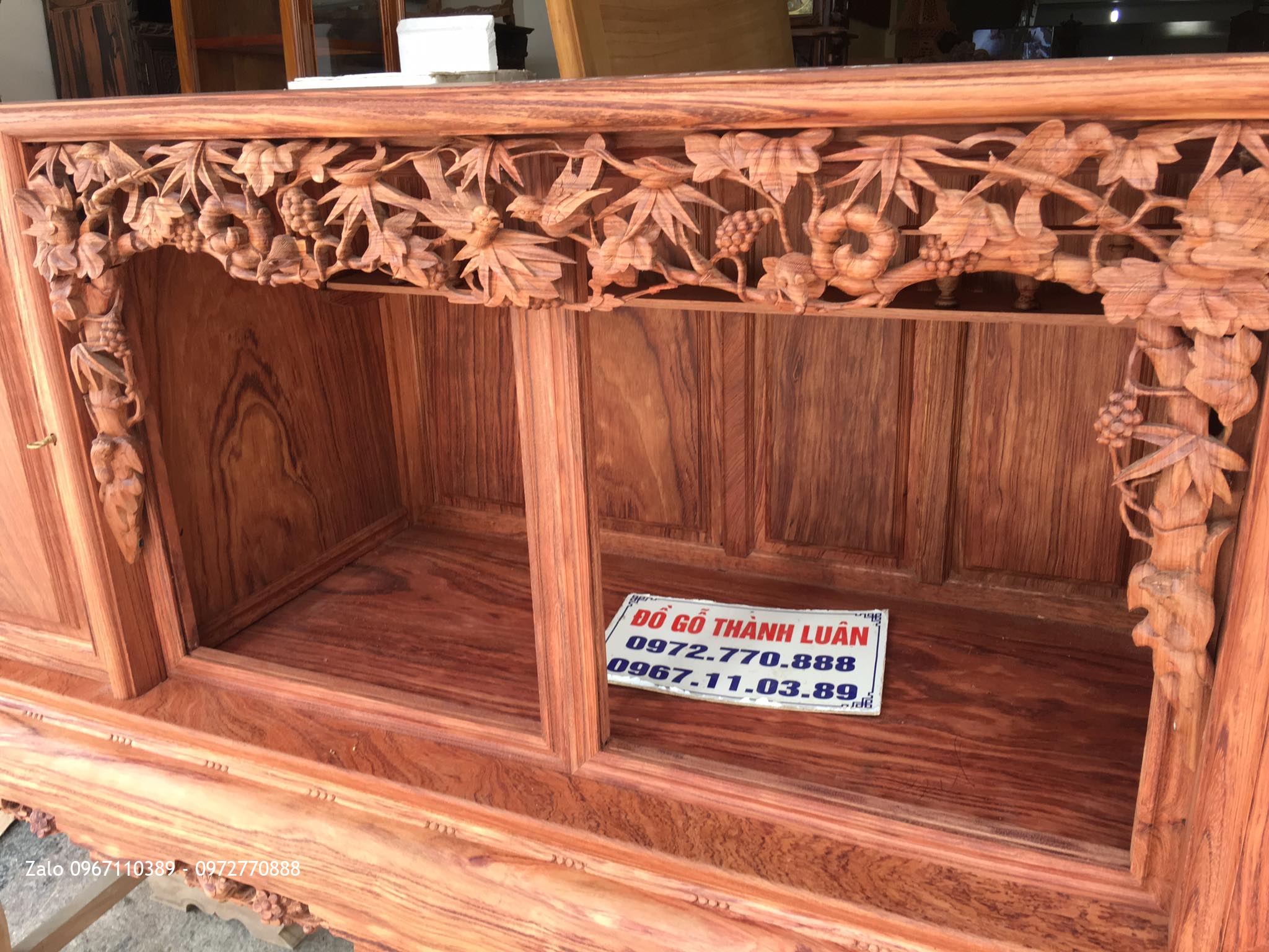 TỦ CHÈ CẨM LAI VÂN VÍP ĐẶC SẮC:.