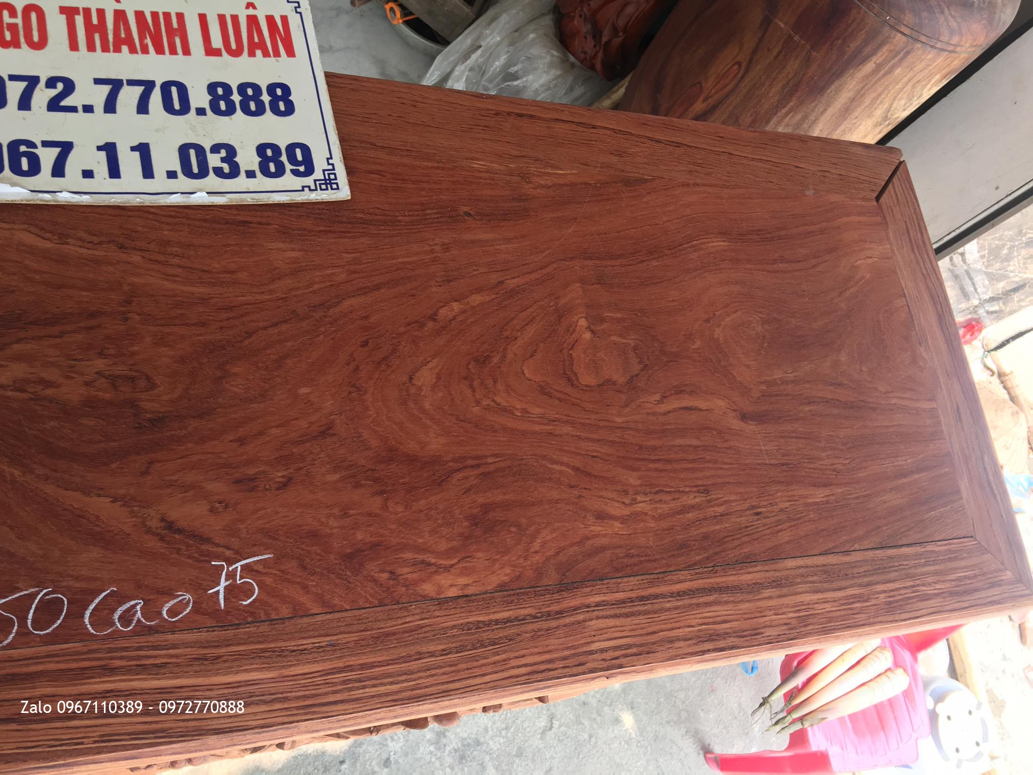 TỦ CHÈ CẨM LAI VÂN VÍP ĐẶC SẮC: