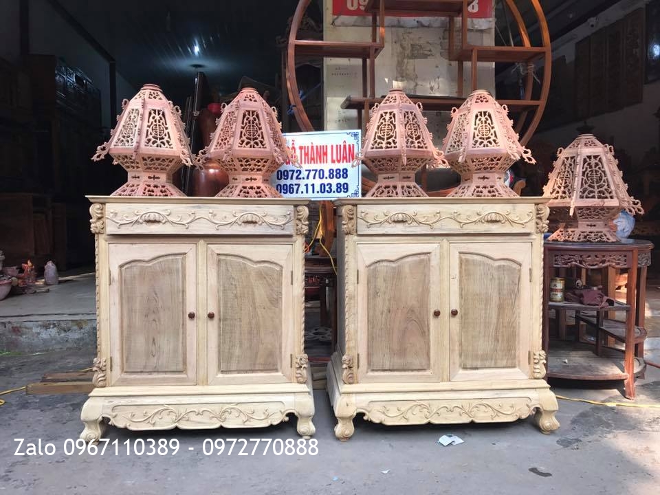 2 Chiếc Tủ Kệ Gỗ Gụ Và Đèn Treo Tường Gỗ Hương Đỏ.