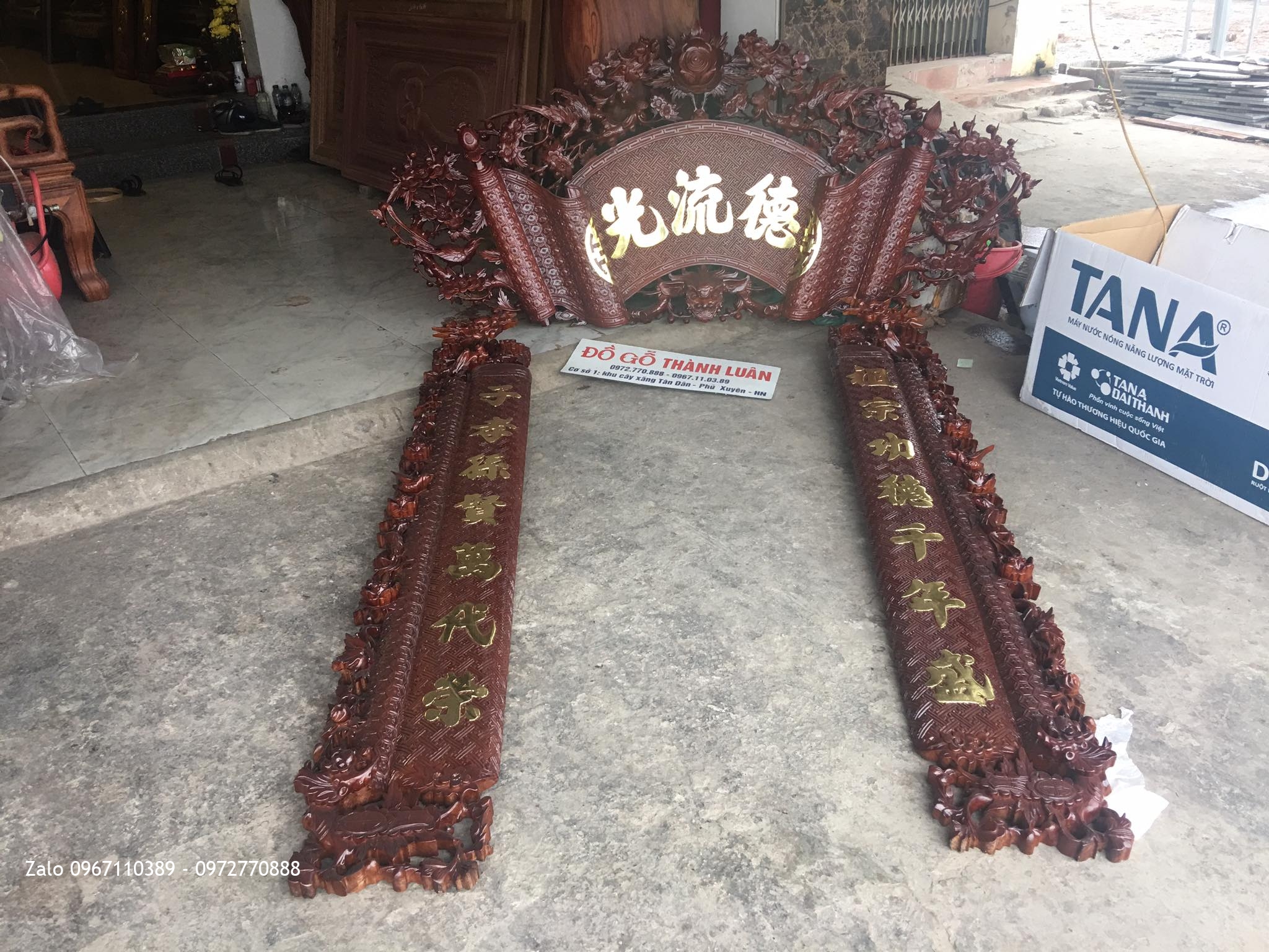 Cuốn thư câu đối gỗ gụ(mai hoá) chữ vàng. A:c Sơn Thuận Đan Phượng.