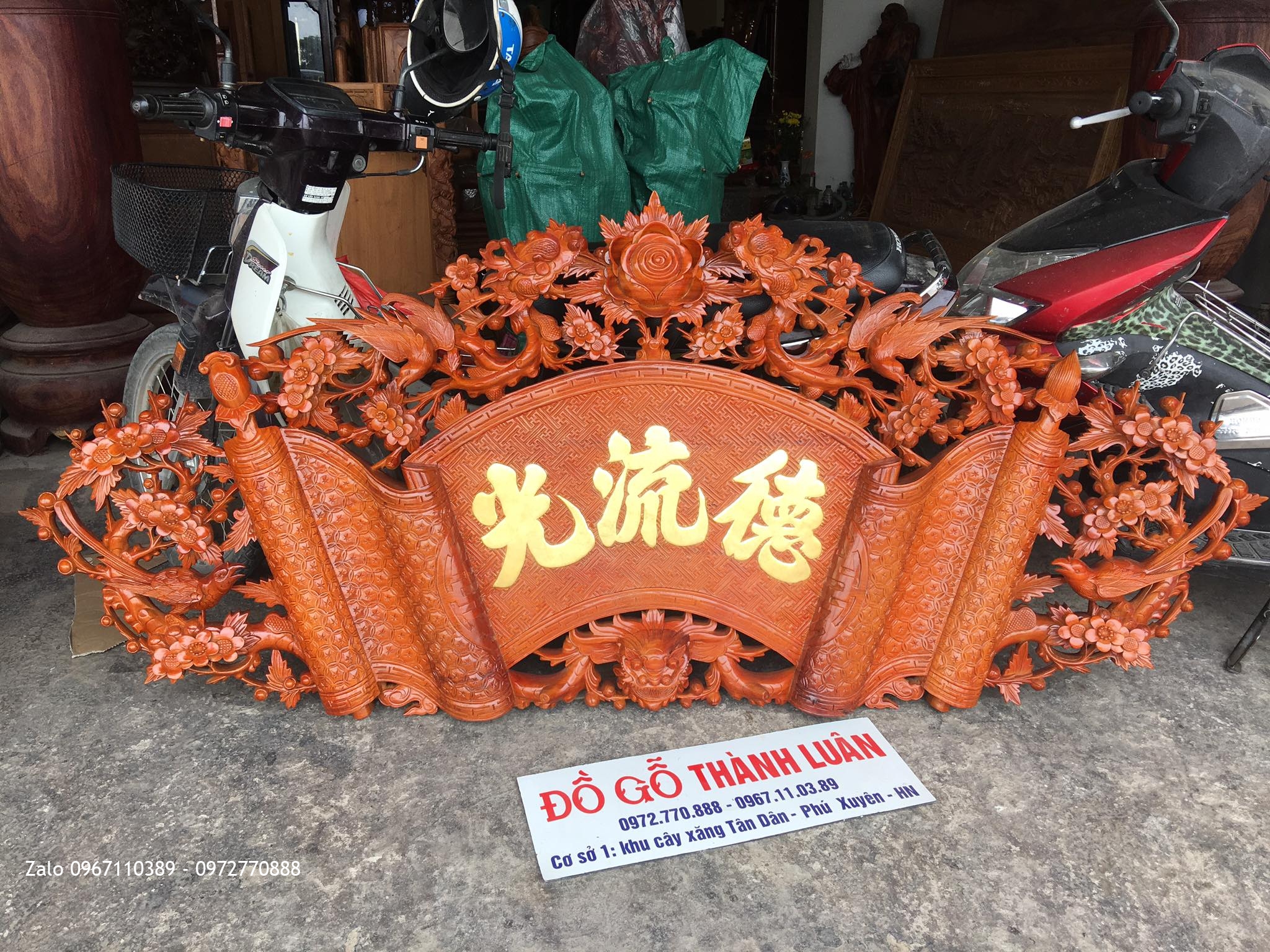 Cuốn thư câu đối gỗ gõ đỏ Chữ dát vàng 9999. A Vinh Hà Đông HN,