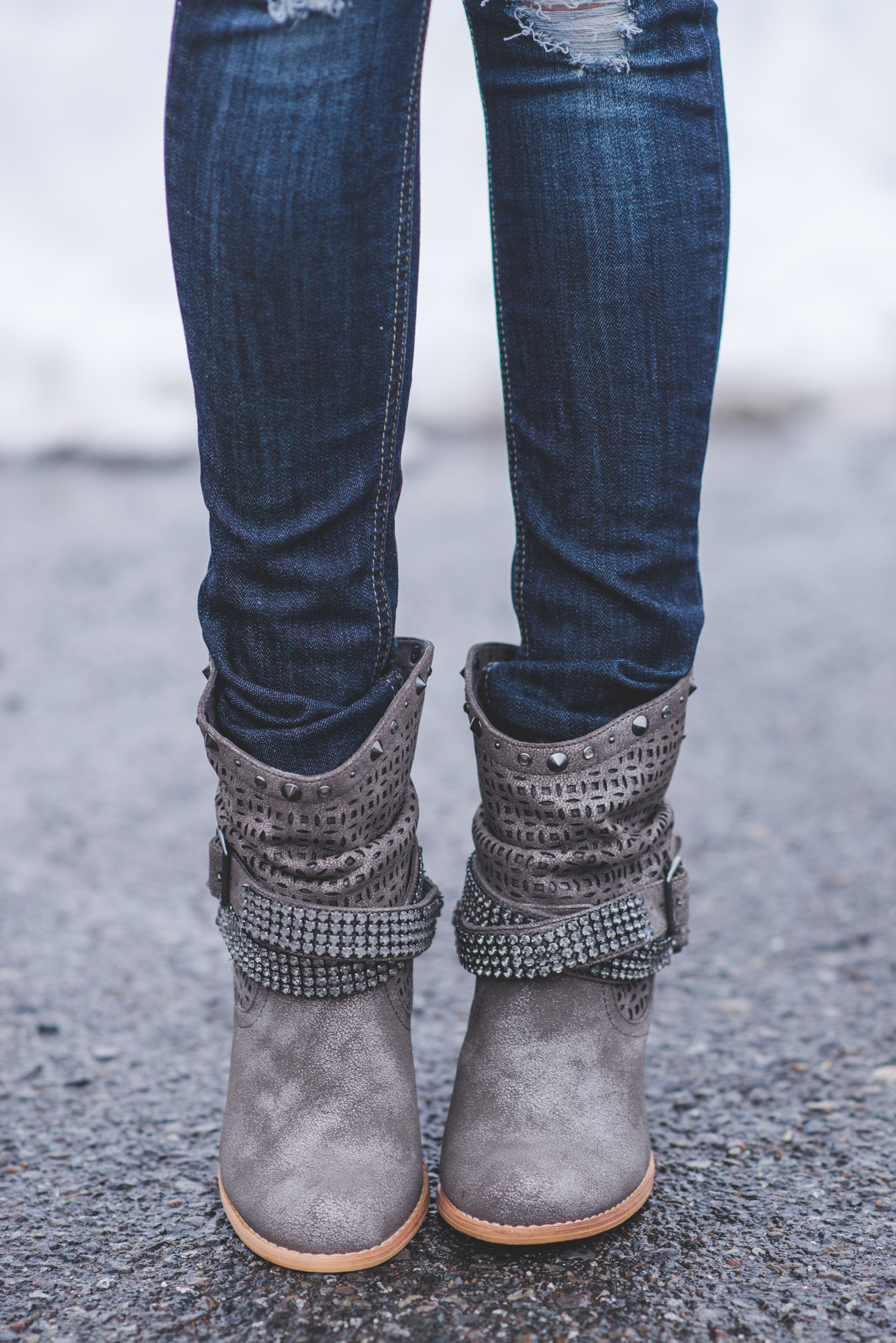 SLOUCH STUDDED BOOTIES