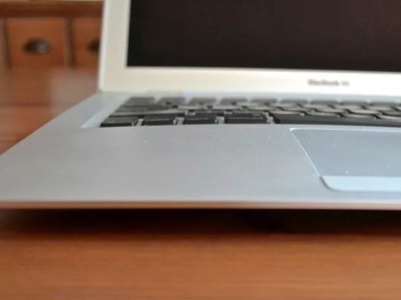 Pin laptop bị lỗi hỏng phồng, lỗi?