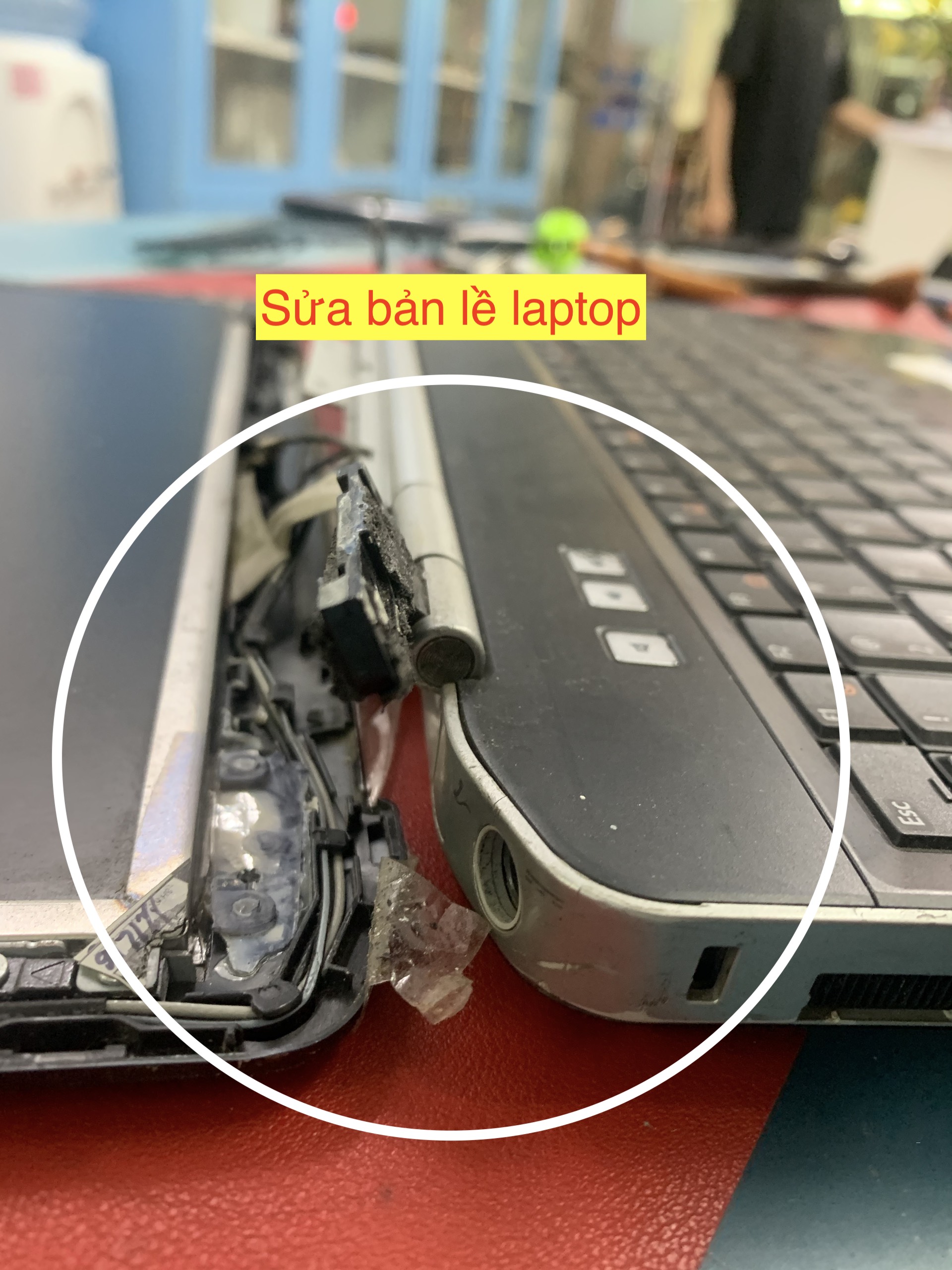 Sửa bản lề laptop