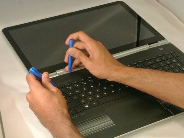 nâng nắp bàn phím