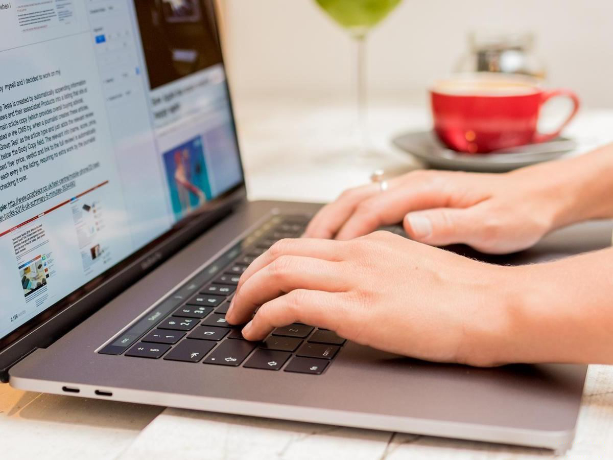 bàn phím macbook không hoạt động