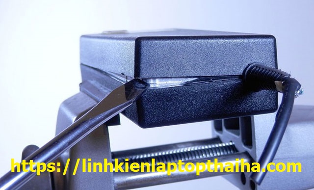 sua-chua-sac-laptop