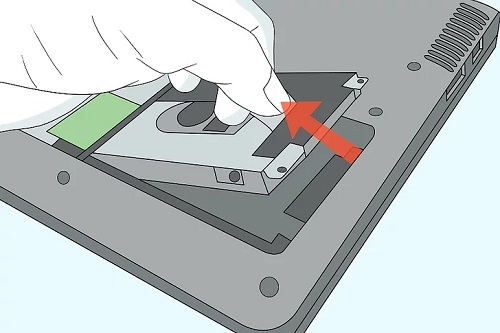 xử lý khi bị đổ nước vào vào laptop