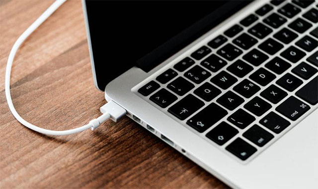 Hướng dẫn sạc Macbook Pro đúng cách