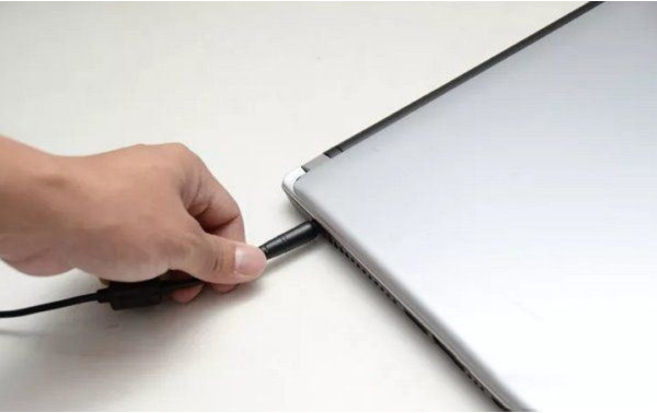 rút nguồn macbook