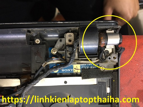 khắc phục cổng sạc bị lỏng trên laptop