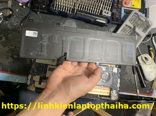 Thay pin laptop Dell XPS 9575