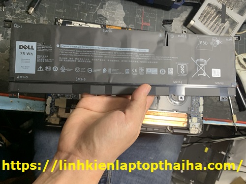 Thay pin laptop Dell XPS 9575