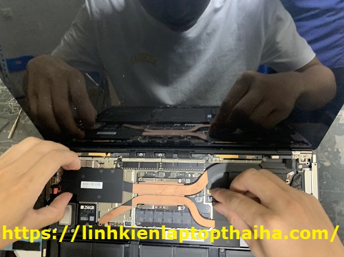 Thay pin laptop Surface Pro 4