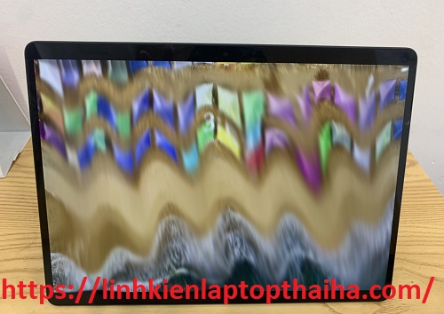màn hình Surface Pro bị rung và nhấp nháy