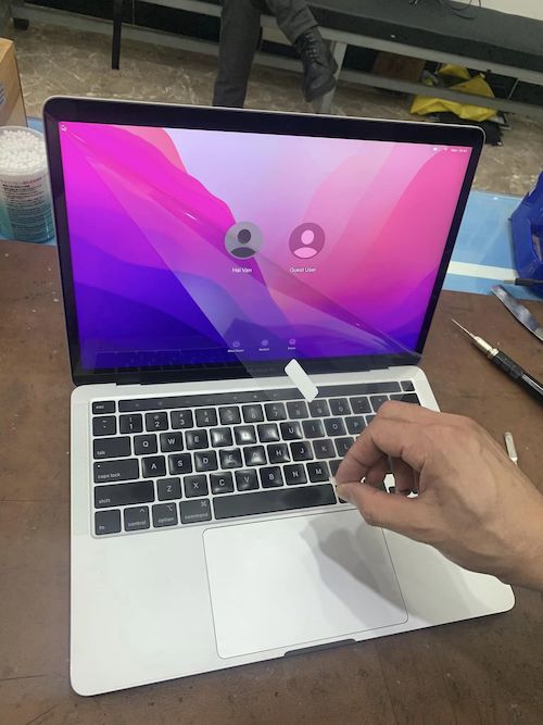 thay màn hình macbook pro 2017 13 inch