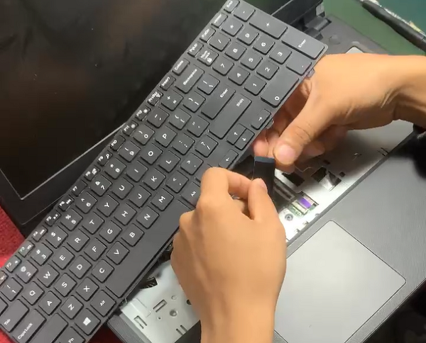 Thay Bàn Phím Laptop Dell Inspiron 15 3567