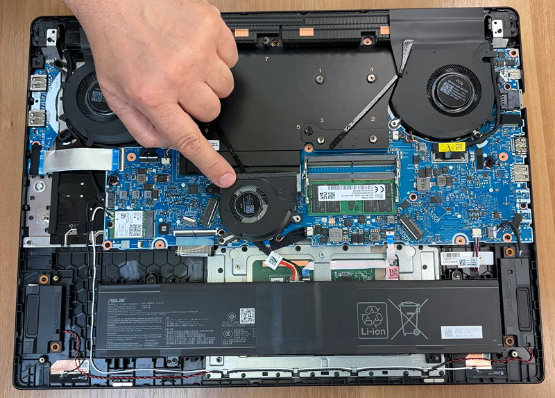 thay pin laptop Asus ROG Strix SCAR 18 G835