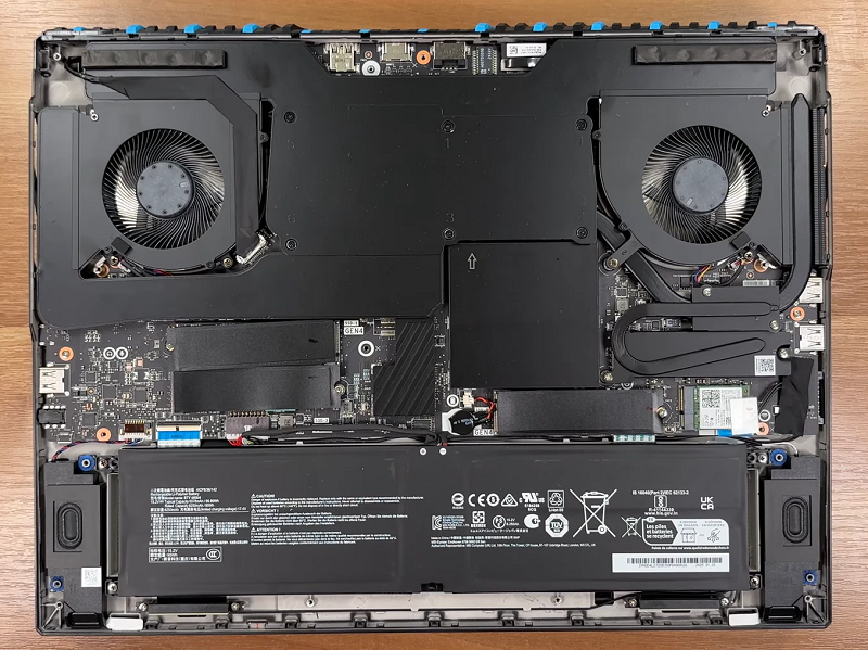 thay pin laptop MSI Titan 18 HX A2XW