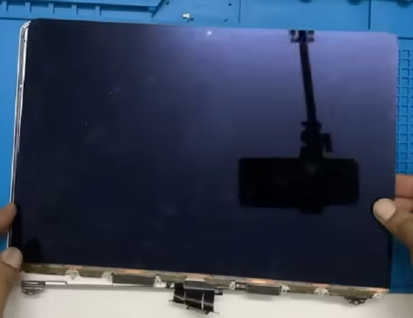 thay màn hình MacBook Air M2 tại Hà Nội