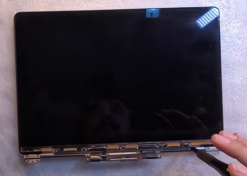 thay màn hình MacBook Pro M1 tại Hà Nội