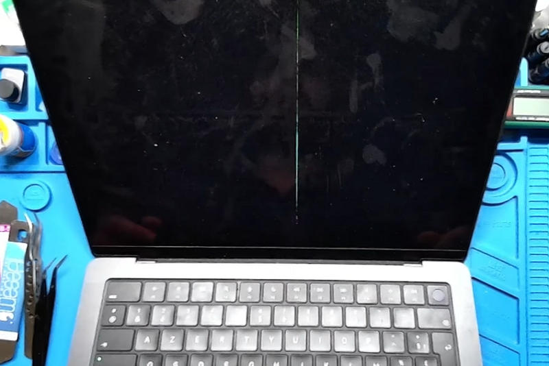 thay màn hình MacBook Pro M4 tại Hà Nội