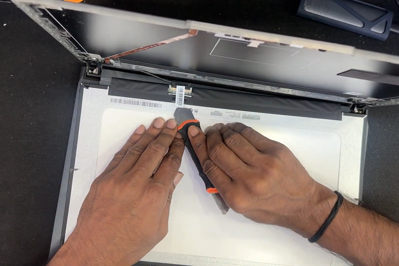 thay màn hình laptop MSI Cyborg 15 A13V