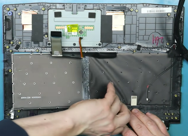 thay bàn phím laptop MSI Alpha 15