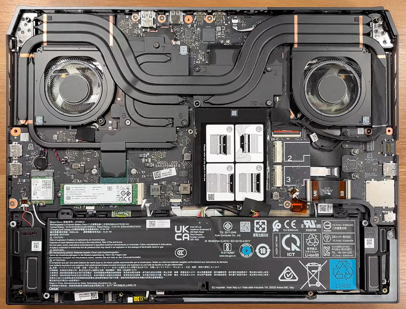 Thay pin laptop Acer Predator Helios 18 AI PH18-73