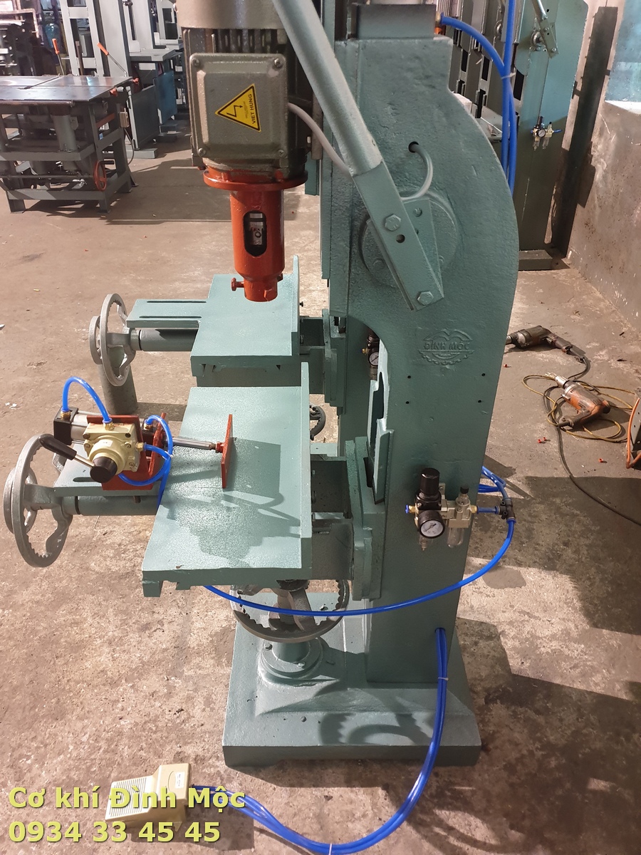 MÁY ĐỤC MỘNG VUÔNG THÂN GANG - VAM HƠI (ĐM-DMVGO 033)