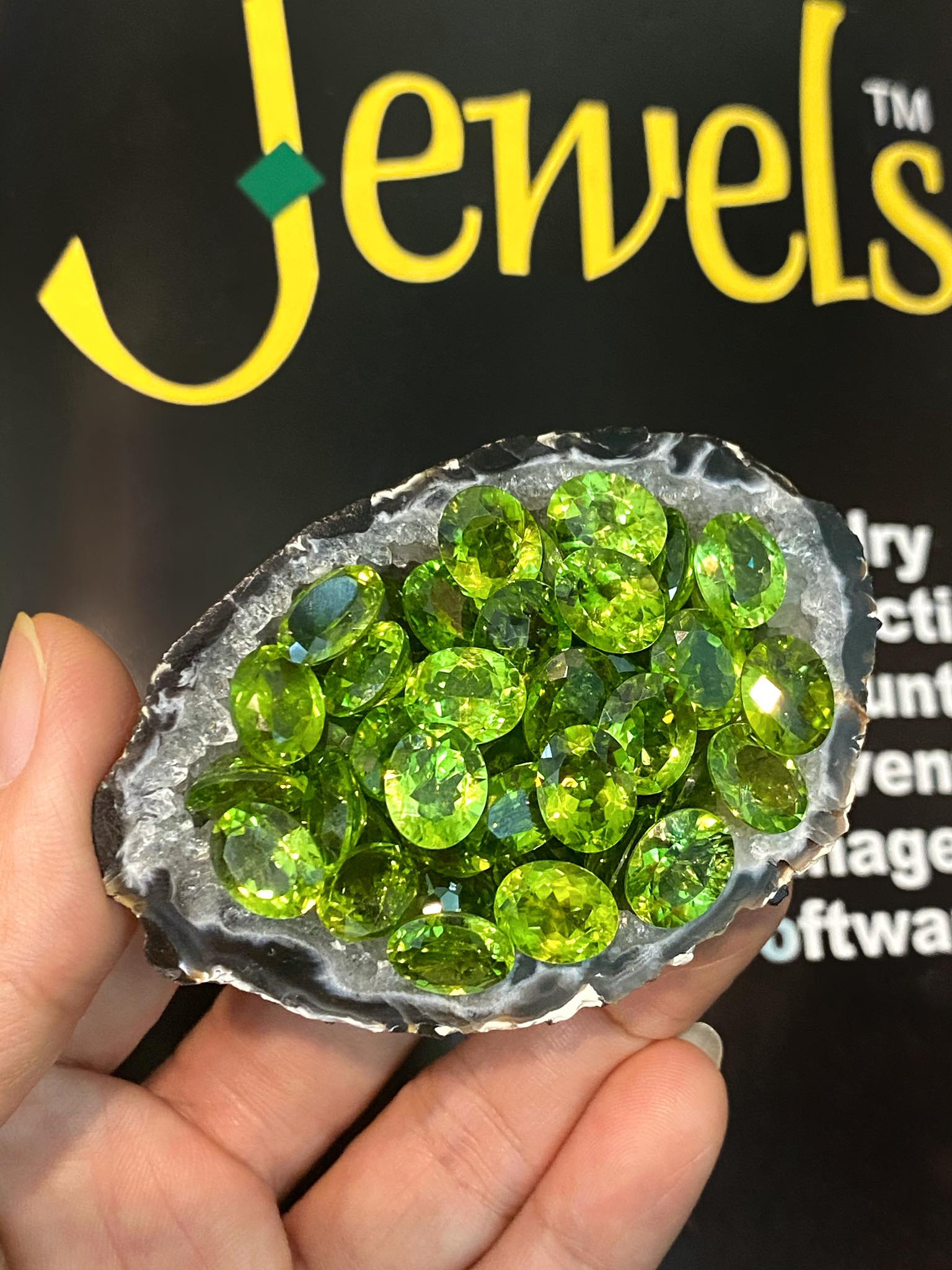 NATURAL PERIDOT - ĐÁ PERIDOT TỰ NHIÊN