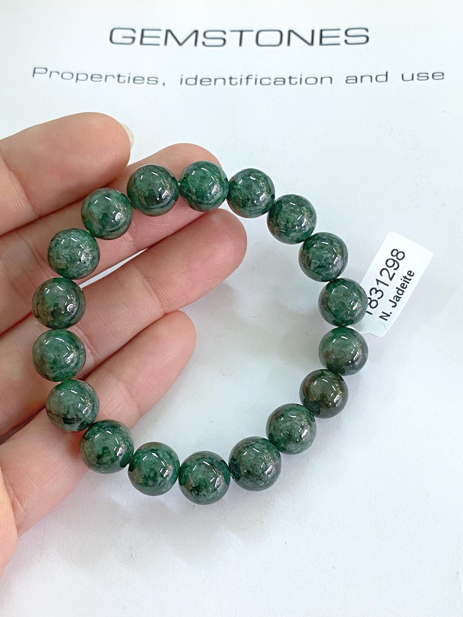 VÒNG TAY NGỌC JADEITE TỰ NHIÊN