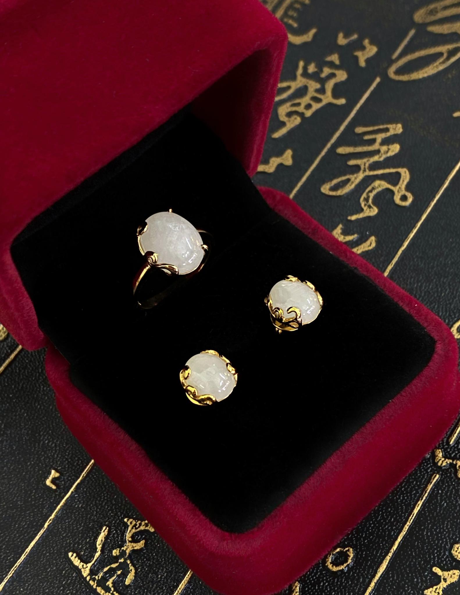 BỘ BẠC 92.5 XI VÀNG ĐÁ SAPPHIRE TRẮNG TỰ NHIÊN