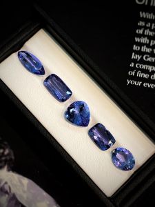 AAA NATURAL TANZANITE