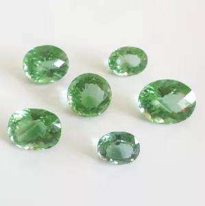 ĐÁ THỦY TINH NÚI LỬA TỰ NHIÊN