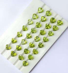 ĐÁ PERIDOT TỰ NHIÊN