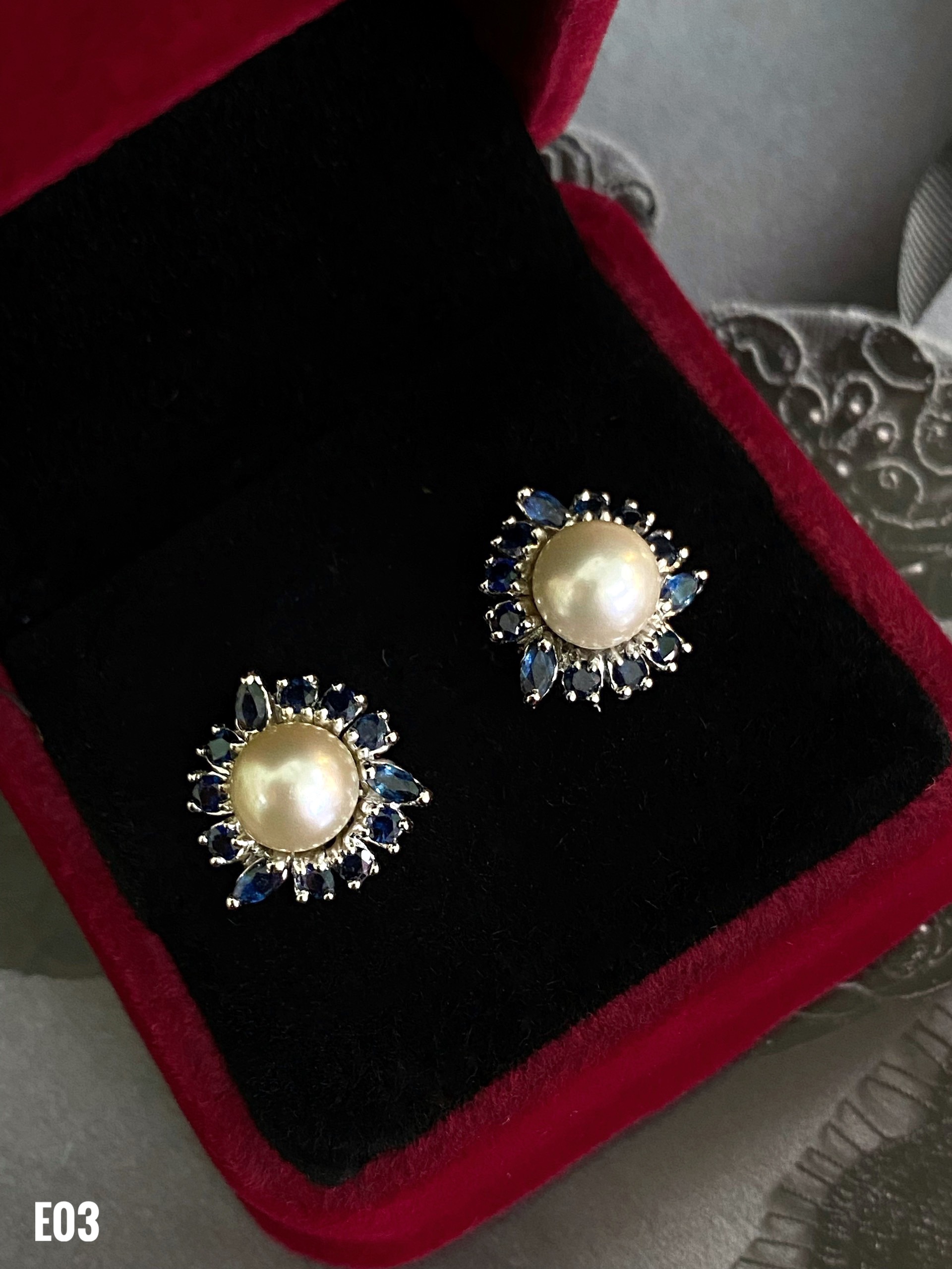 KHUYÊN TAI BẠC XI NGỌC TRAI KẾT ĐÁ SAPPHIRE TỰ NHIÊN