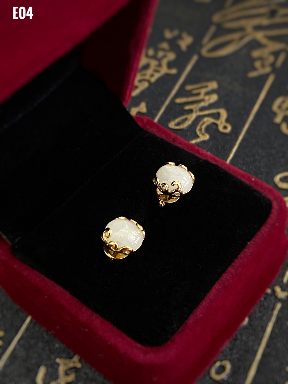KHUYÊN TAI BẠC XI ĐÁ SAPPHIRE TRẮNG TỰ NHIÊN