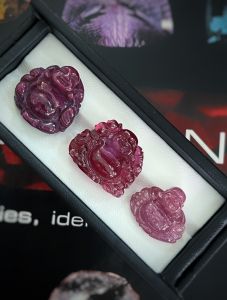 PHẬT DI LẶC ĐÁ RUBY TỰ NHIÊN