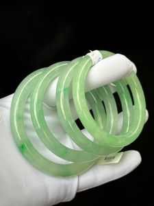 VÒNG TAY NGỌC JADEITE TỰ NHIÊN