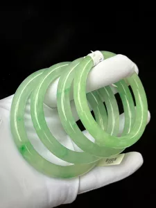 VÒNG TAY NGỌC JADEITE TỰ NHIÊN