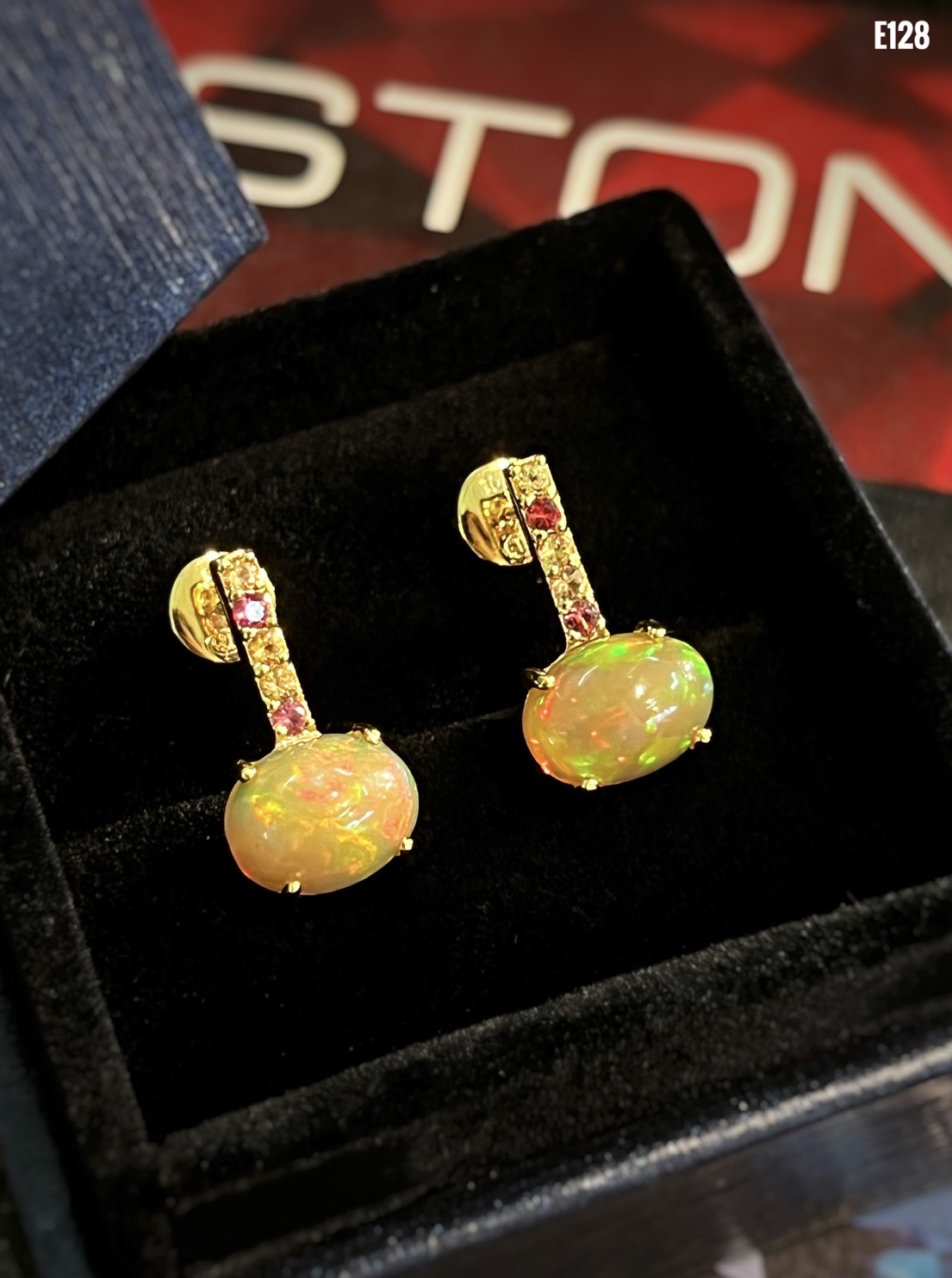KHUYÊN TAI BẠC XI ĐÁ OPAL TỰ NHIÊN