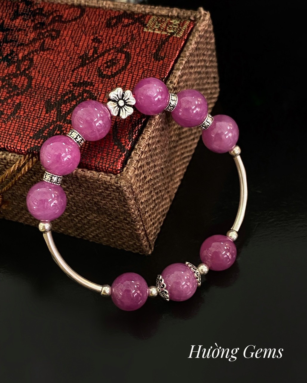 VÒNG TAY RUBY NAM PHI MIX CHARM BẠC 92.5