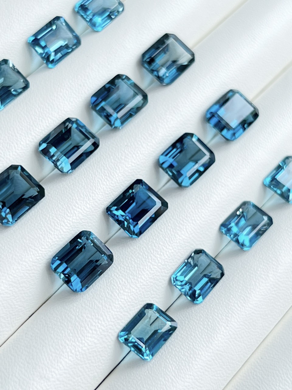 TOPAZ LONDON TỰ NHIÊN SIZE 7*9MM VÀ 8*10MM