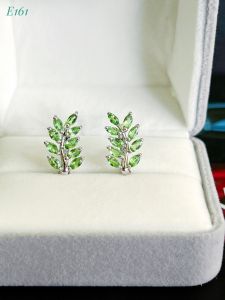 KHUYÊN TAI BẠC ĐÁ GARNET TSAVORITE TỰ NHIÊN