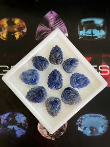 HỒ LY ĐÁ SAPPHIRE TỰ NHIÊN