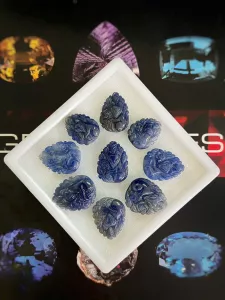 HỒ LY ĐÁ SAPPHIRE TỰ NHIÊN