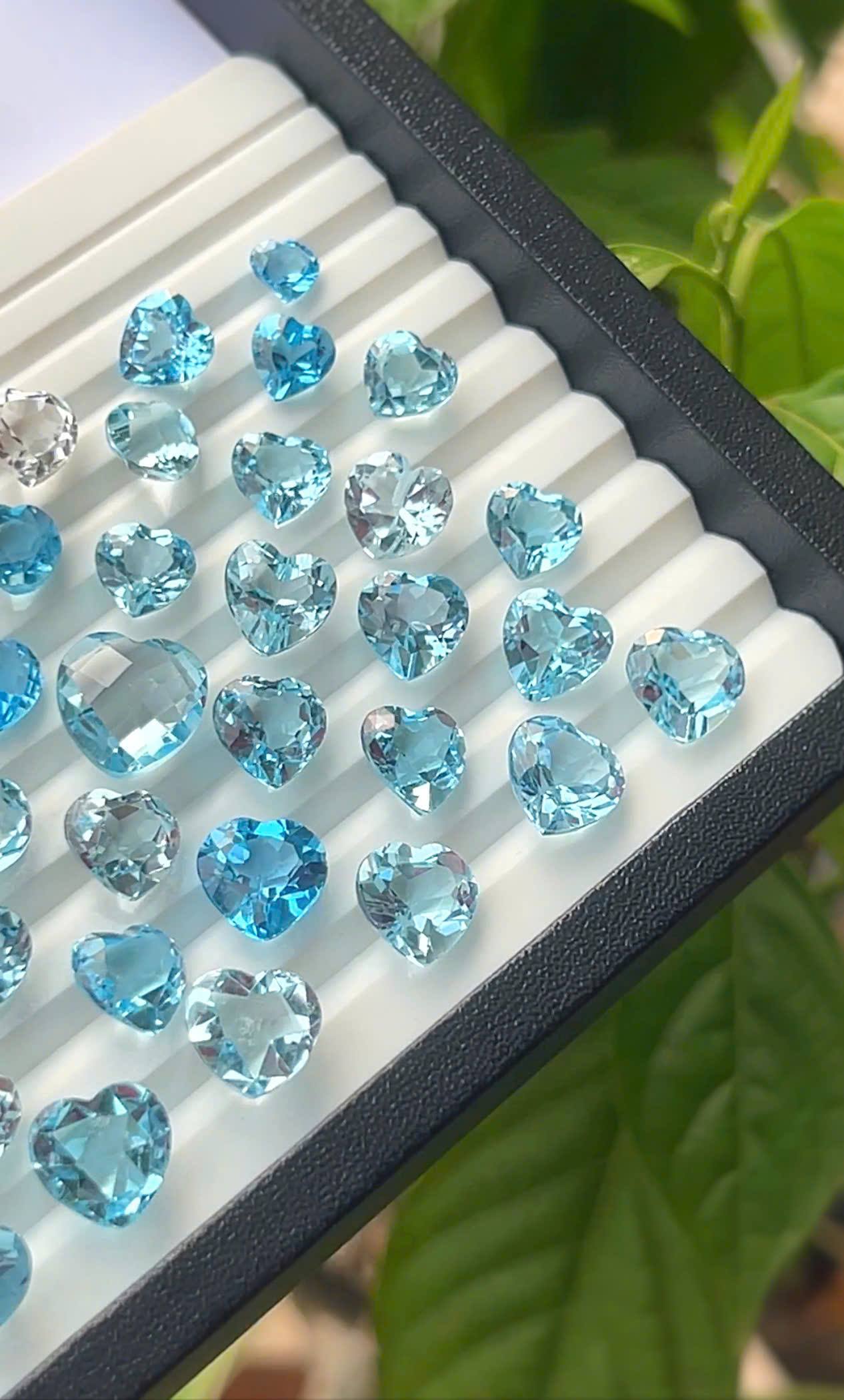 ĐÁ BLUE TOPAZ TỰ NHIÊN HÌNH TRÁI TIM