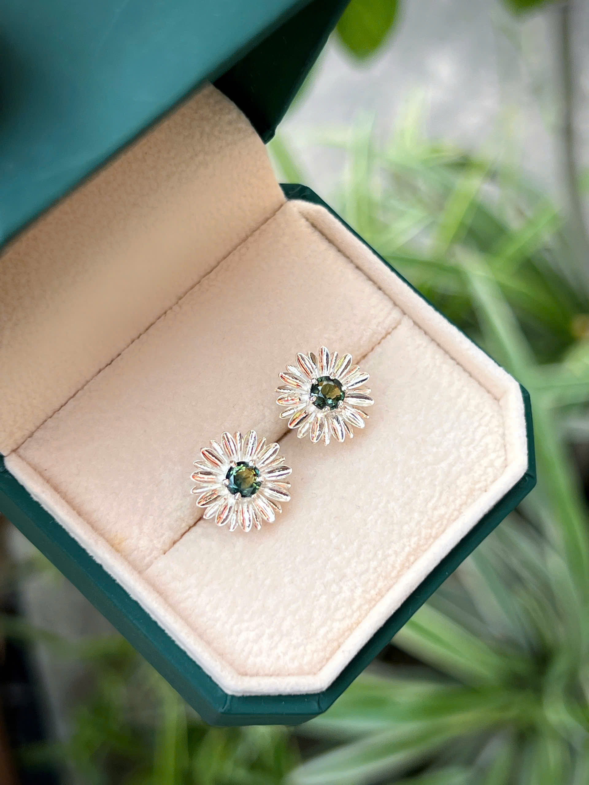 KHUYÊN TAI BẠC 92.5 ĐÁ SAPPHIRE TỰ NHIÊN